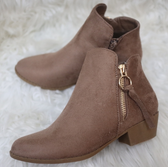 2Y Dusty Rose Booties - Picture 16 of 16